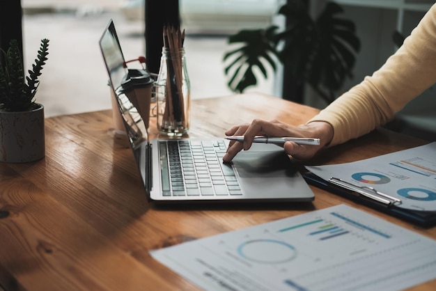 Financial analysis service options